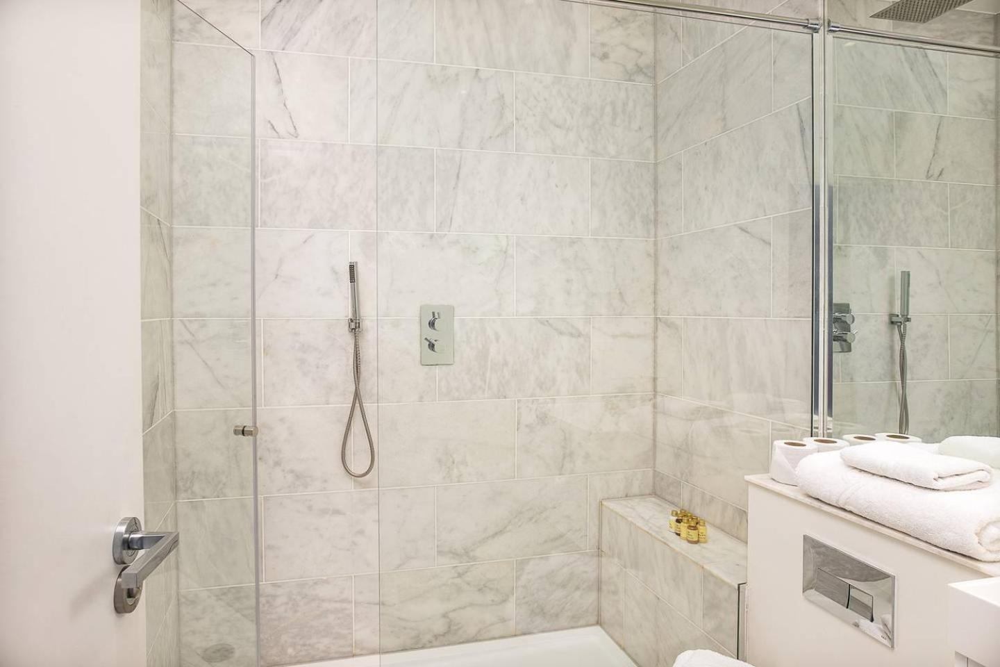 Guestready - West Kensington Home W/Balcony London Kültér fotó